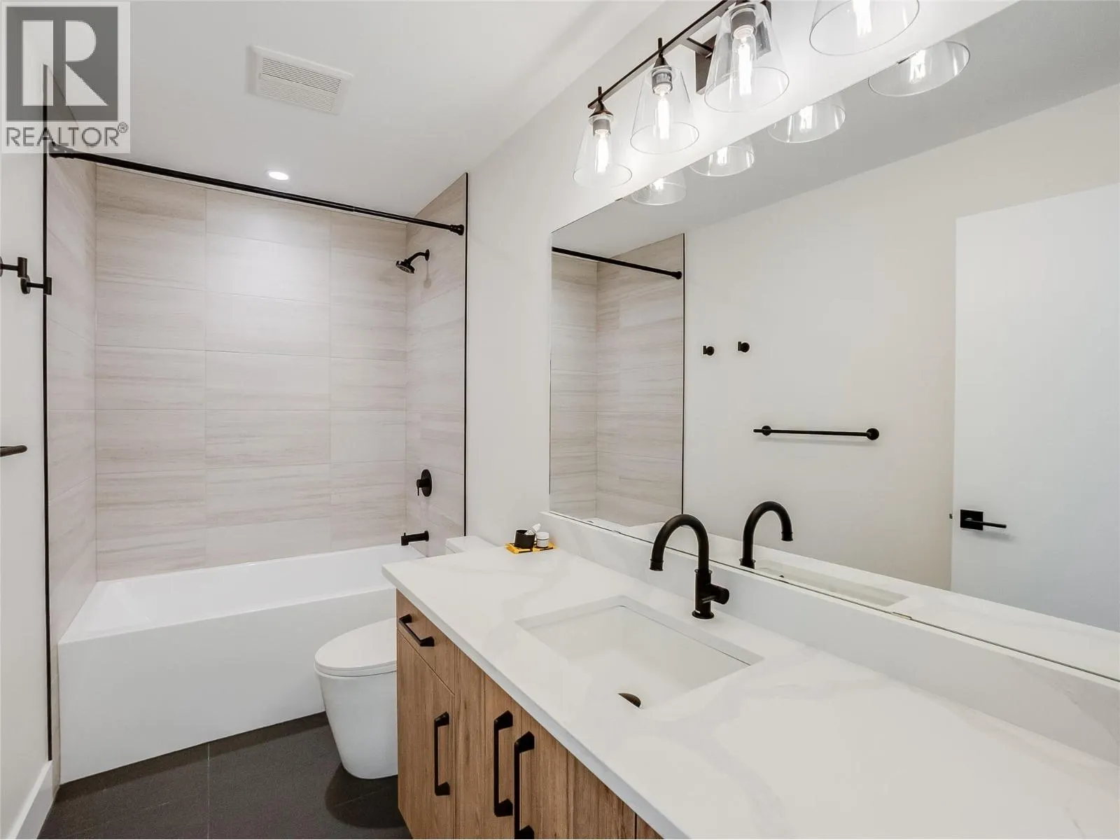 910 Lakeside Drive Unit# 208