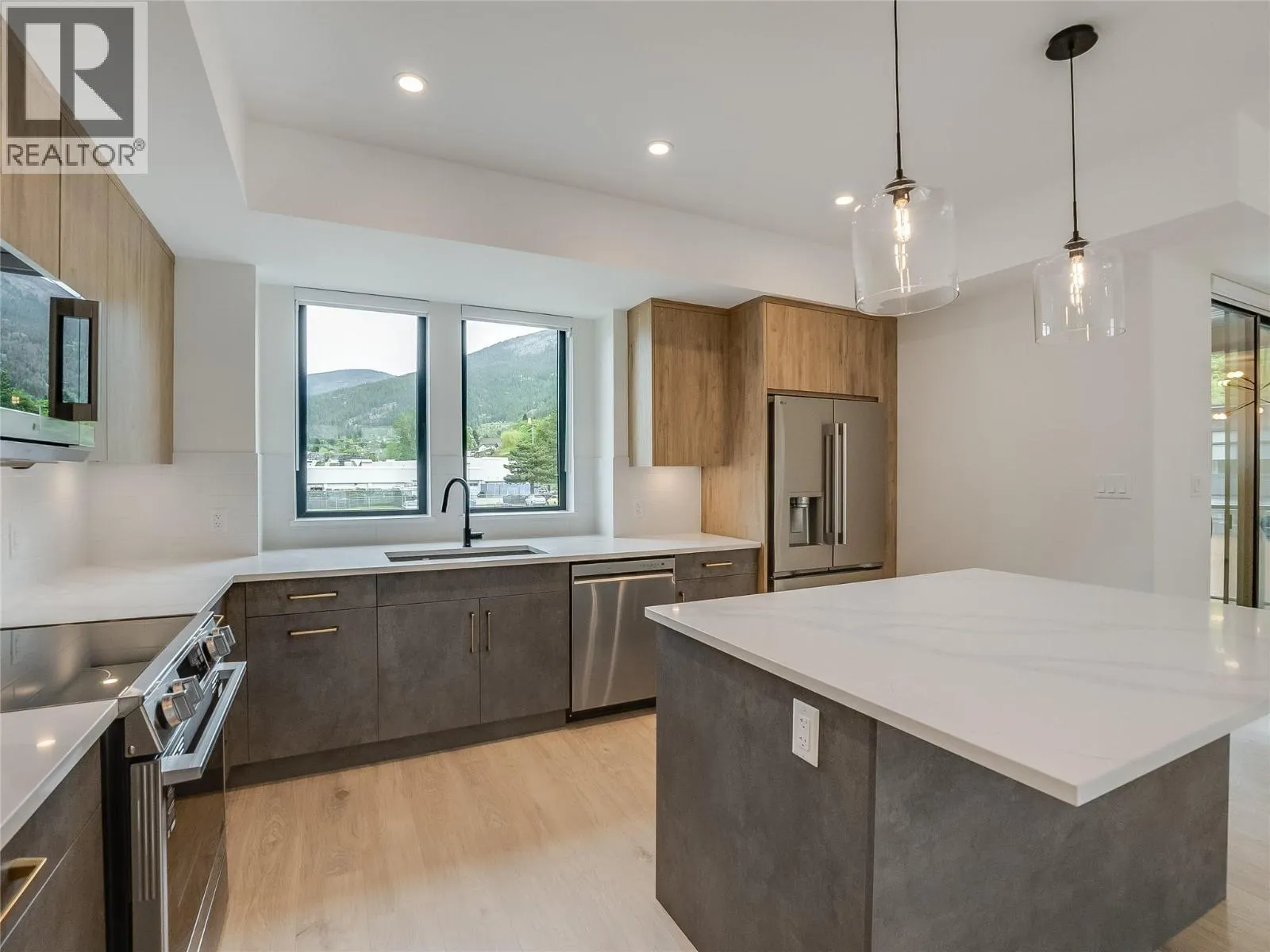 910 Lakeside Drive Unit# 208