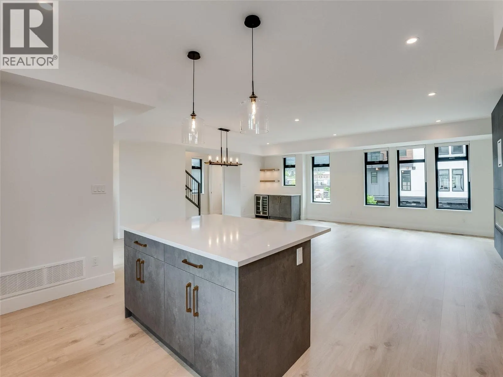 910 Lakeside Drive Unit# 208