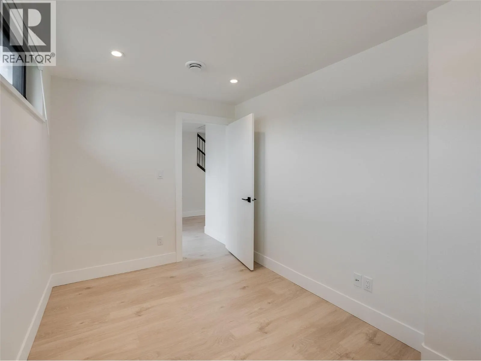 910 Lakeside Drive Unit# 203