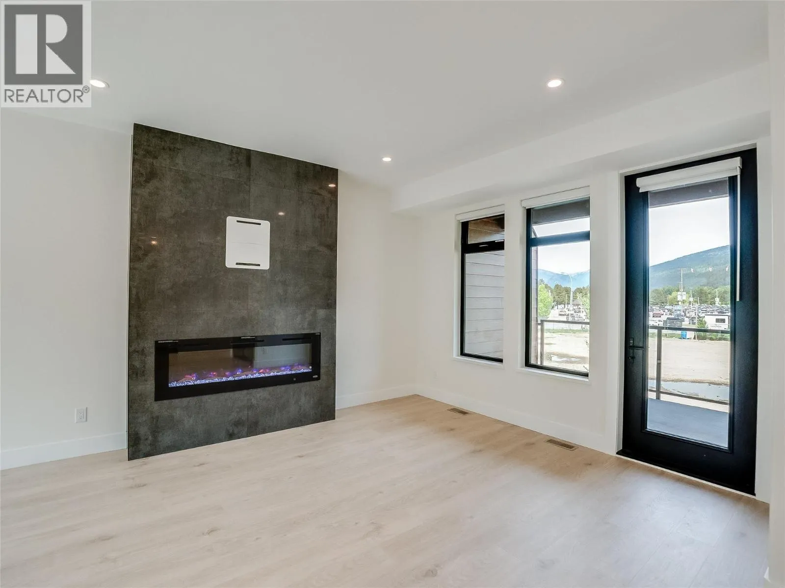 910 Lakeside Drive Unit# 203