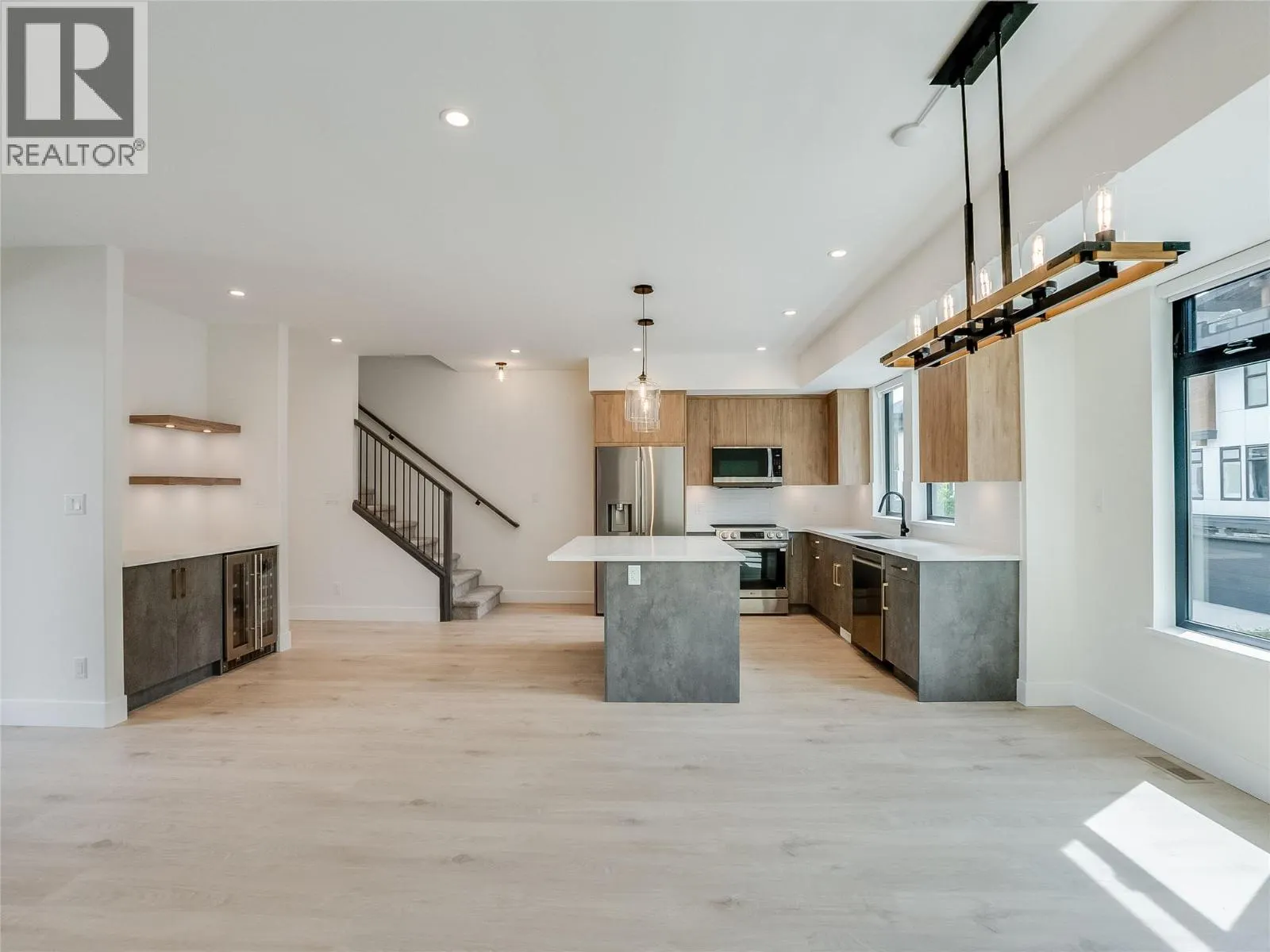910 Lakeside Drive Unit# 203