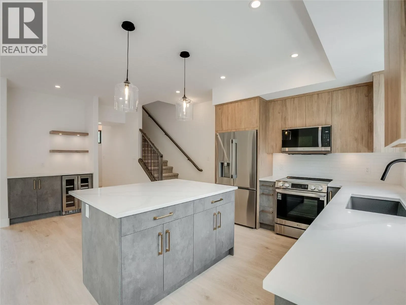 910 Lakeside Drive Unit# 203