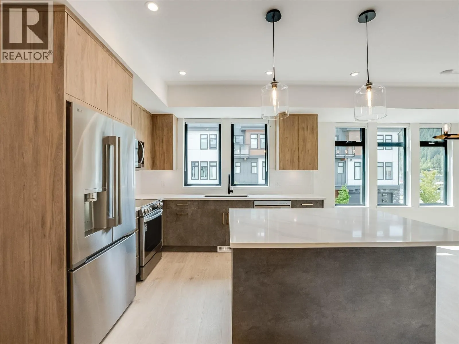 910 Lakeside Drive Unit# 203