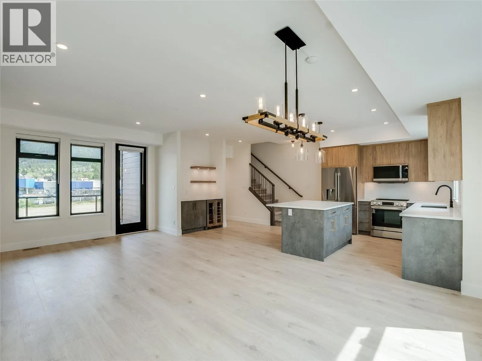 910 Lakeside Drive Unit# 203