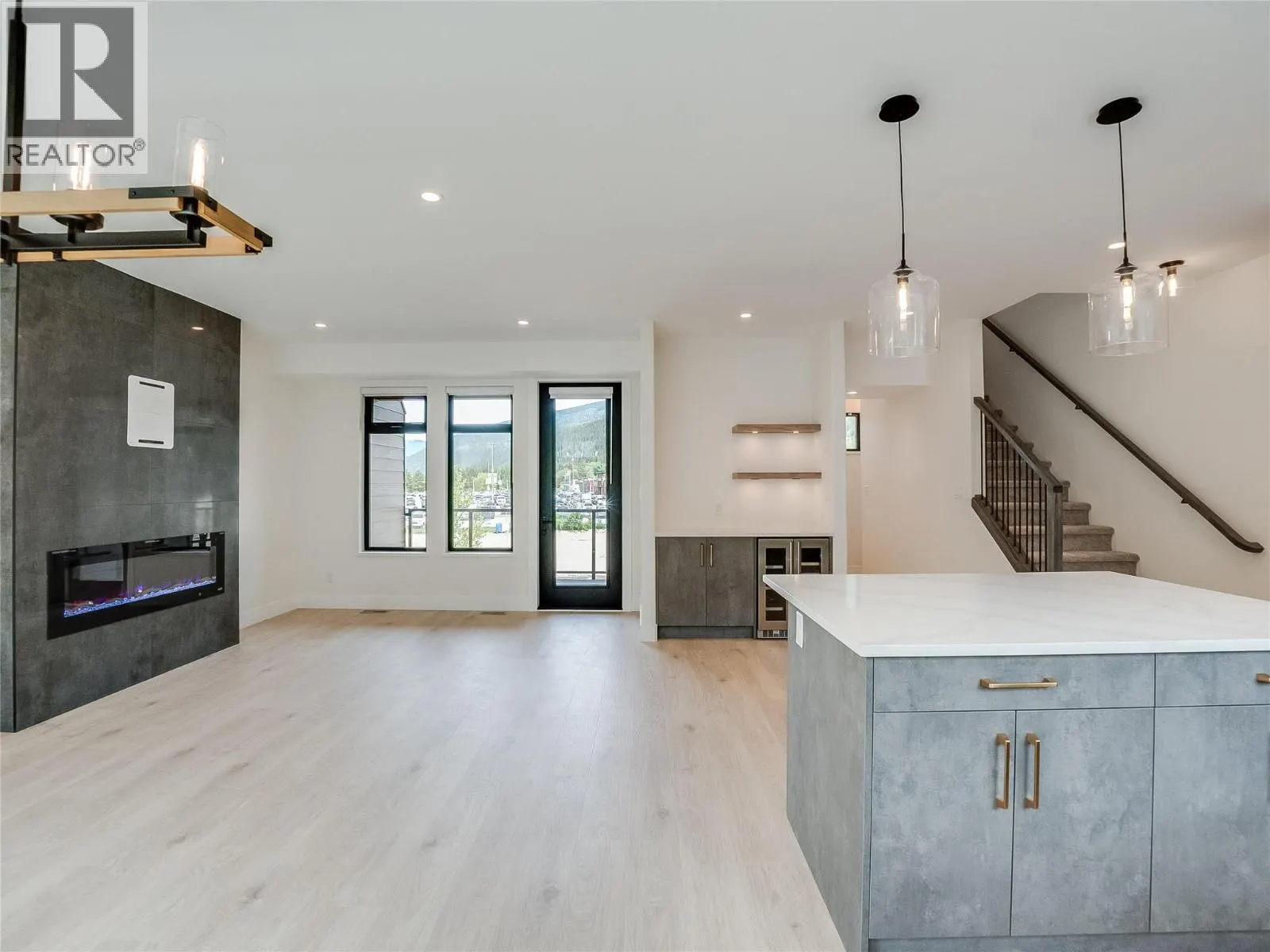 910 Lakeside Drive Unit# 203