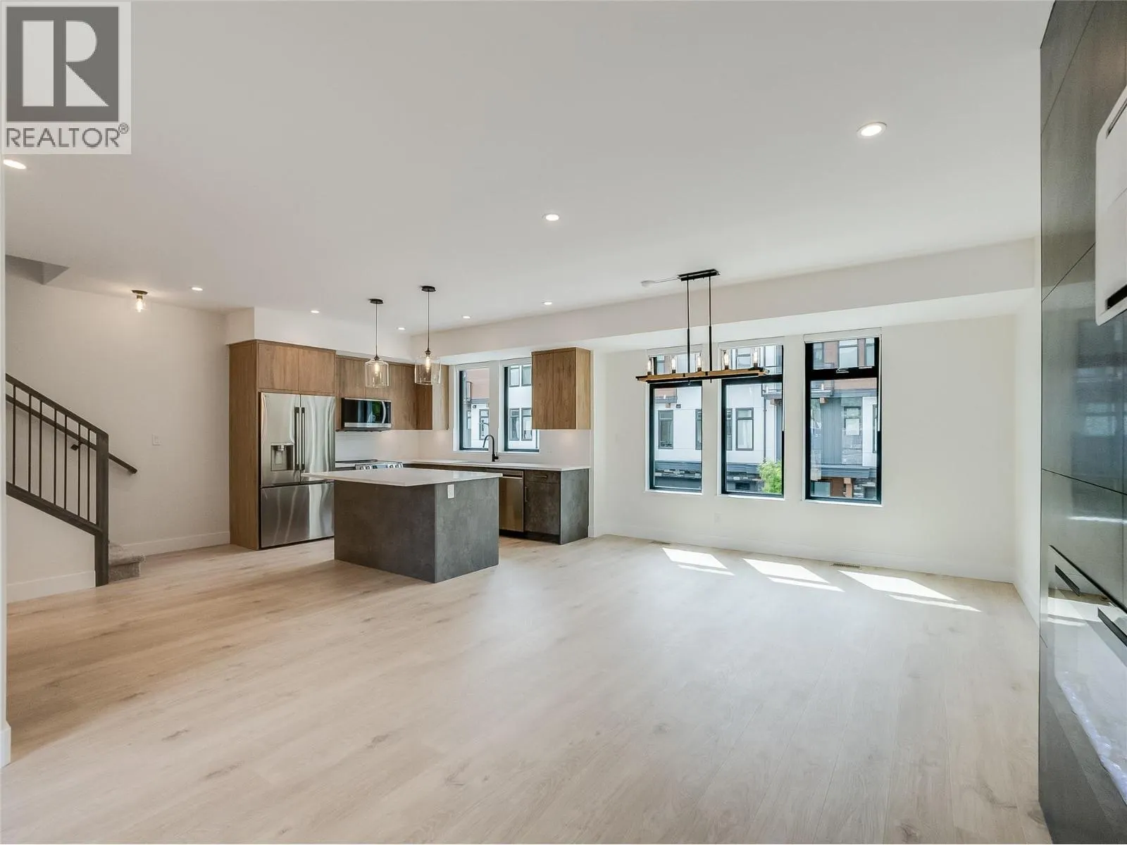 910 Lakeside Drive Unit# 203