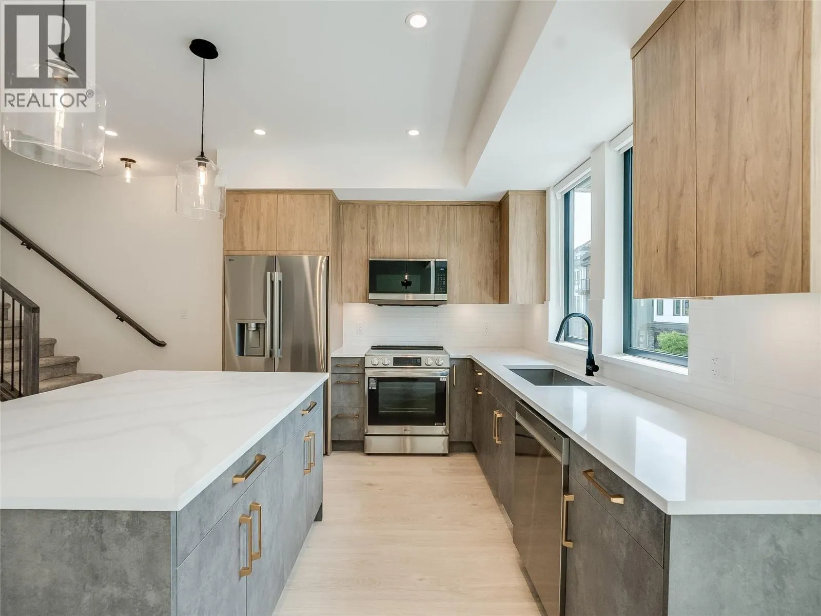 910 Lakeside Drive Unit# 203