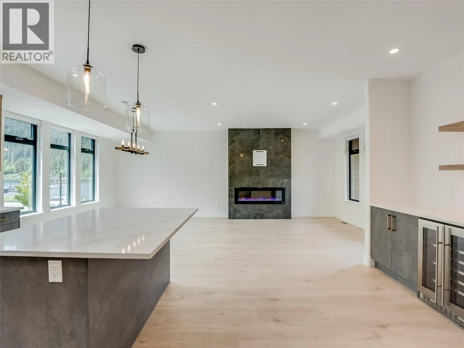 910 Lakeside Drive Unit# 203