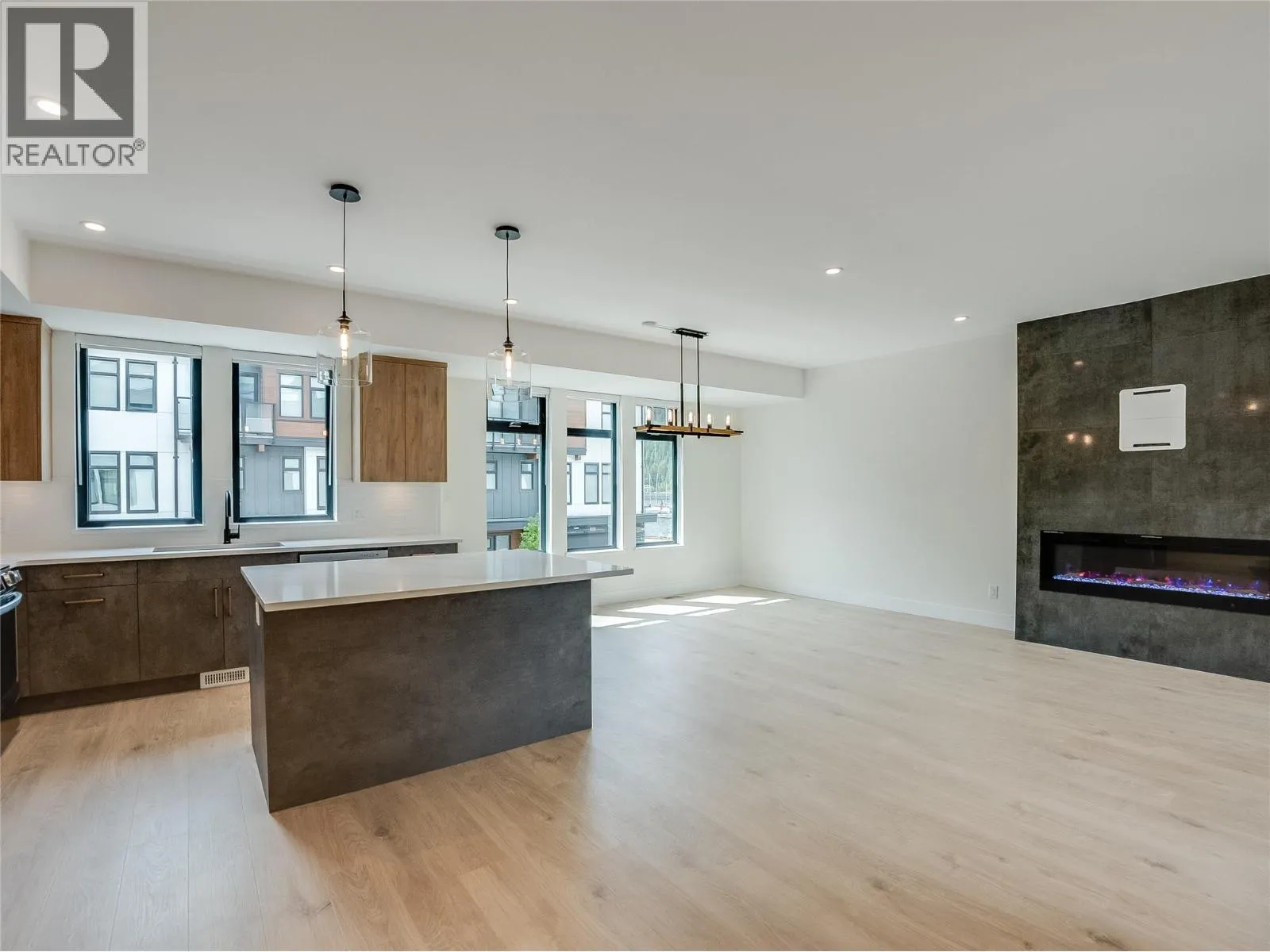 910 Lakeside Drive Unit# 203
