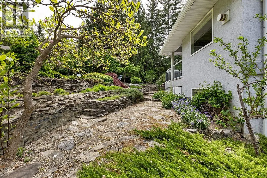 2864 Hilltop Road