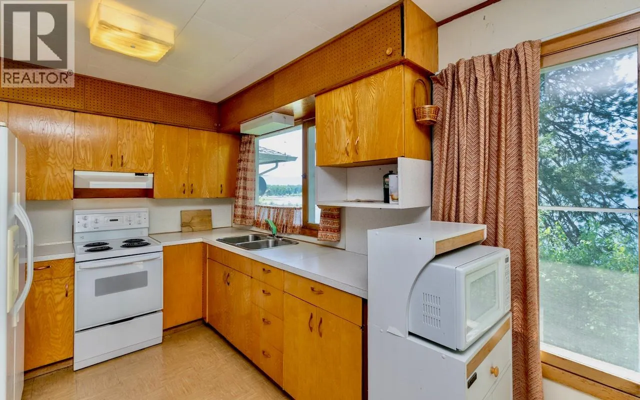 3035 Squilax-Anglemont Road