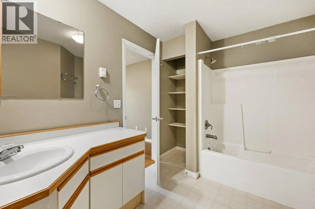 6201 Maple Drive Unit# 206