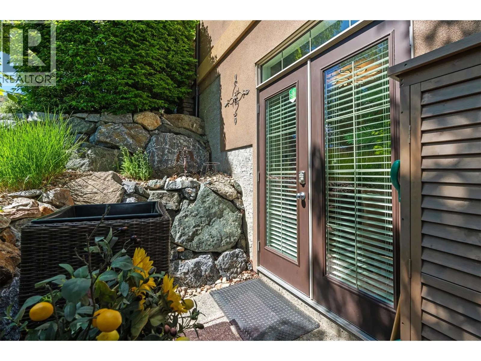 325 Cordon Place