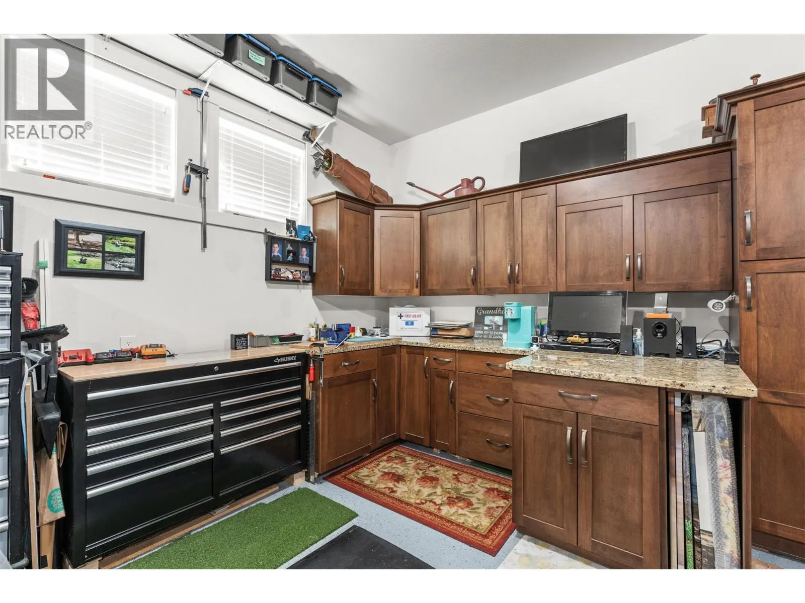 325 Cordon Place