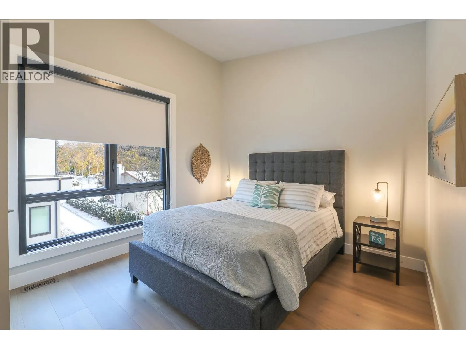 5212 WOODS Avenue
