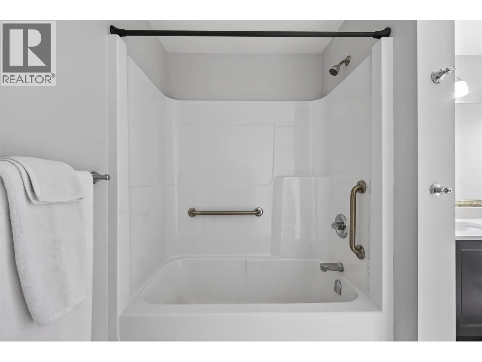 330 4 Avenue SE Unit# 202