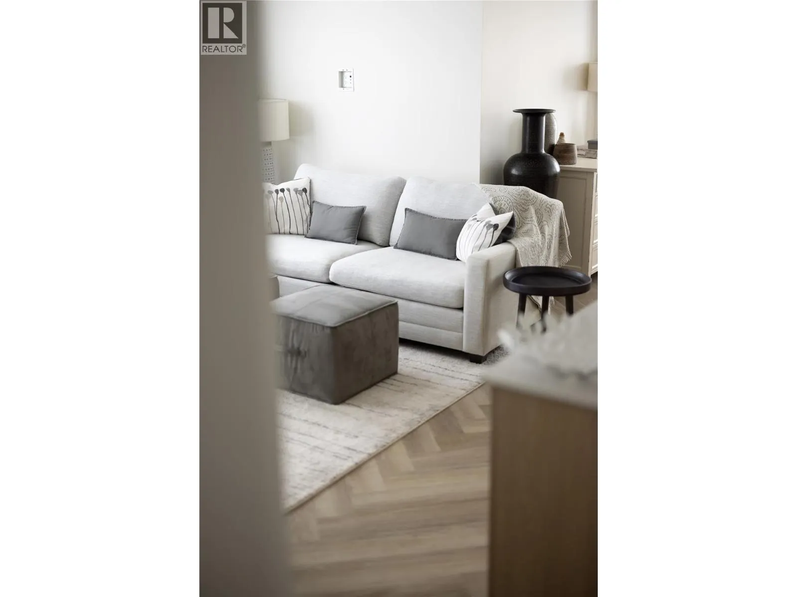 3340 Lakeshore Road Unit# 709