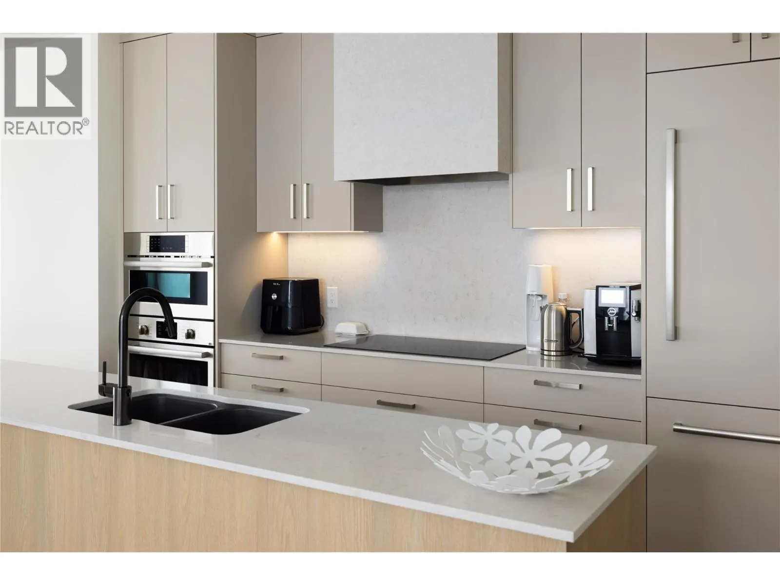 3340 Lakeshore Road Unit# 709