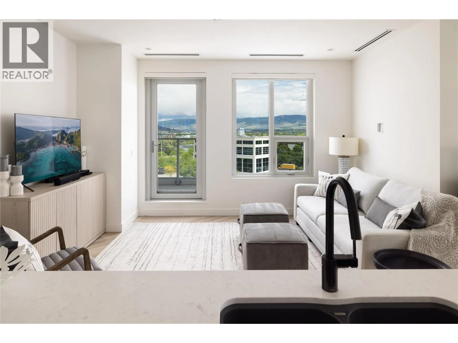 3340 Lakeshore Road Unit# 709