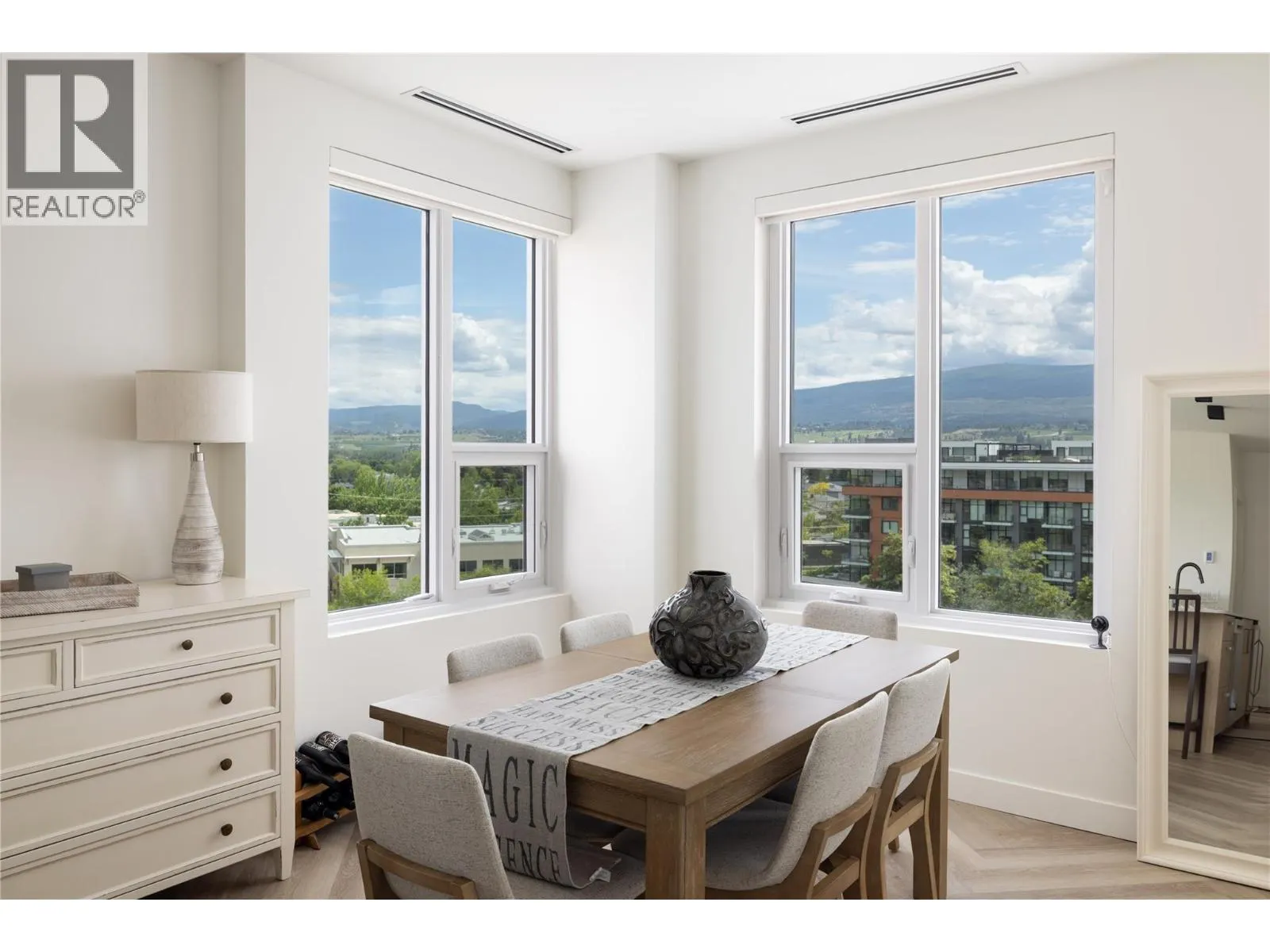 3340 Lakeshore Road Unit# 709