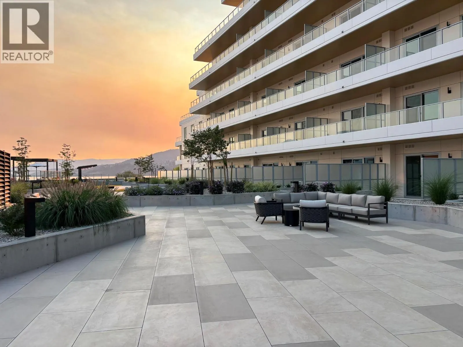 3340 Lakeshore Road Unit# 709