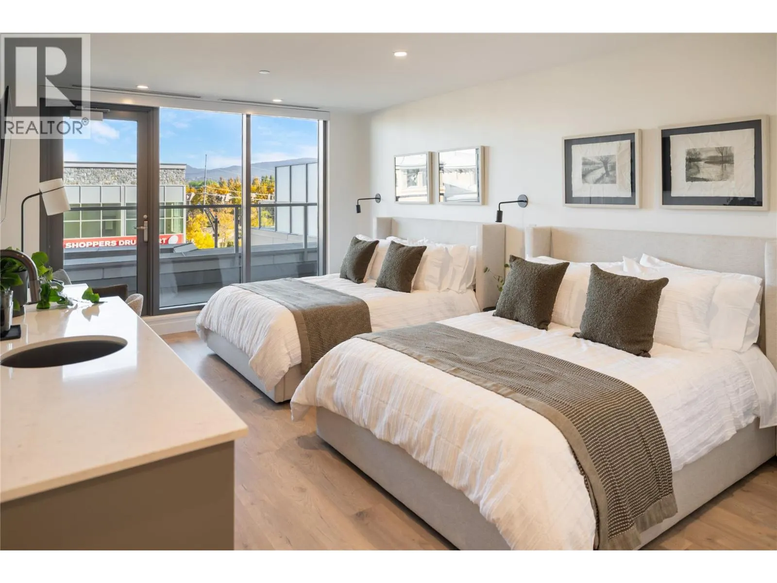 3340 Lakeshore Road Unit# 709