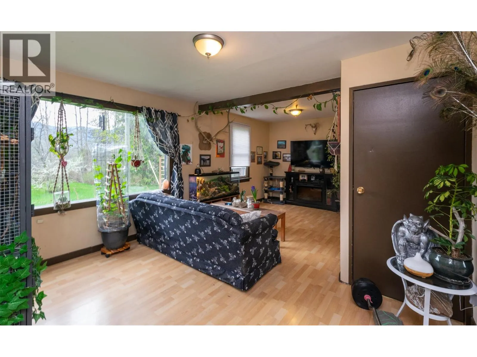 2370 Lakeshore Road NE