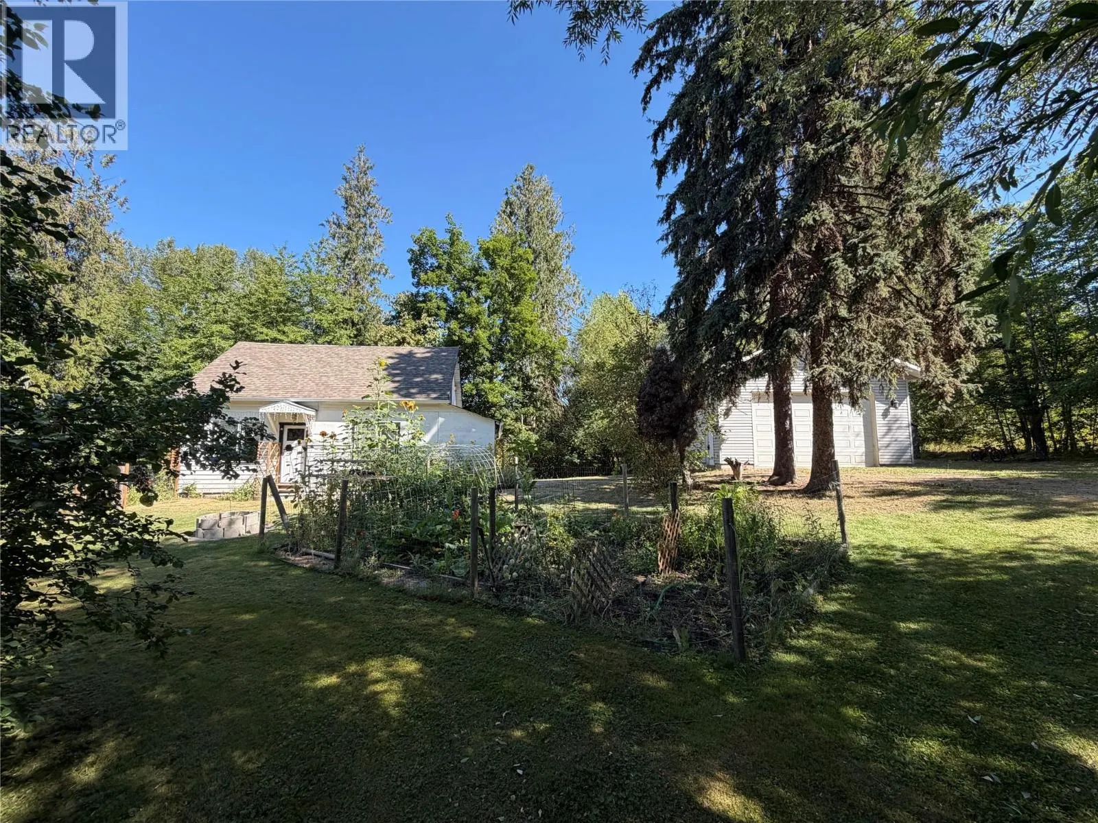 2370 Lakeshore Road NE