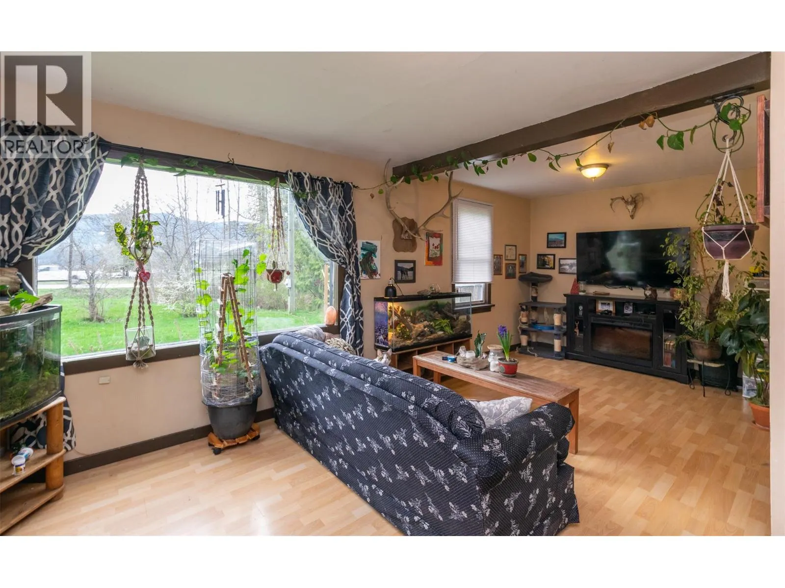 2370 Lakeshore Road NE