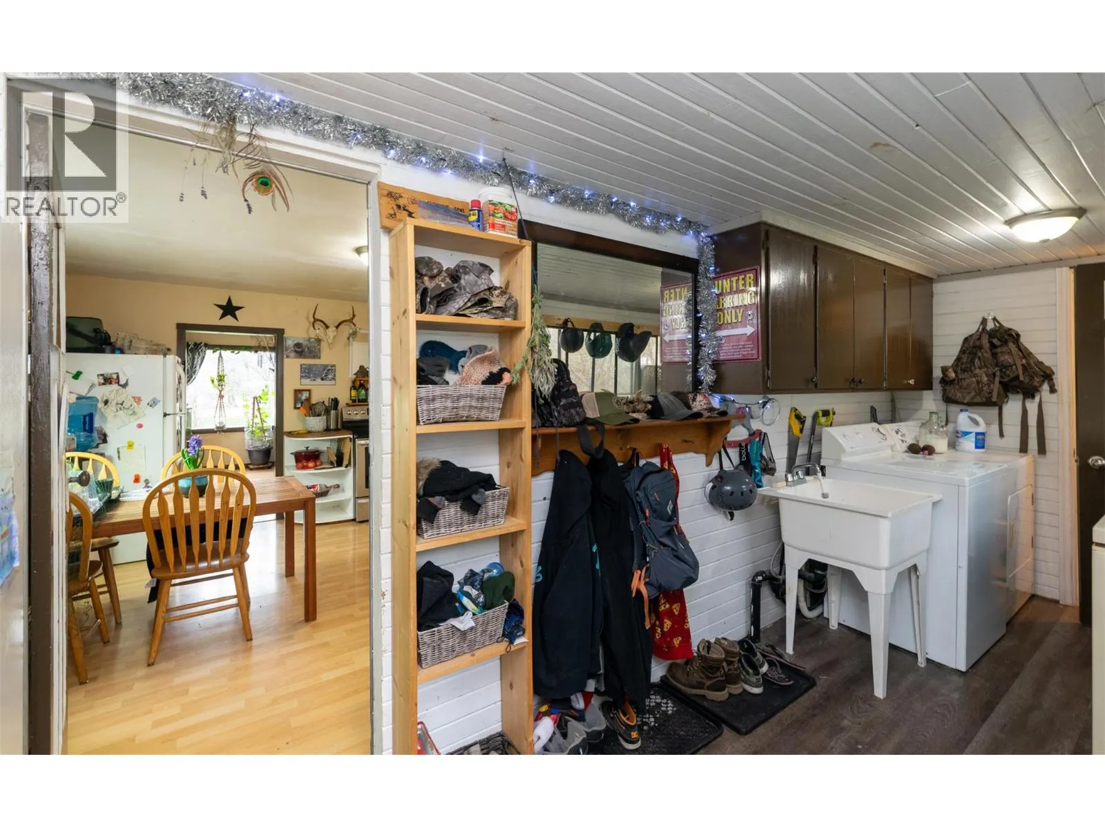 2370 Lakeshore Road NE