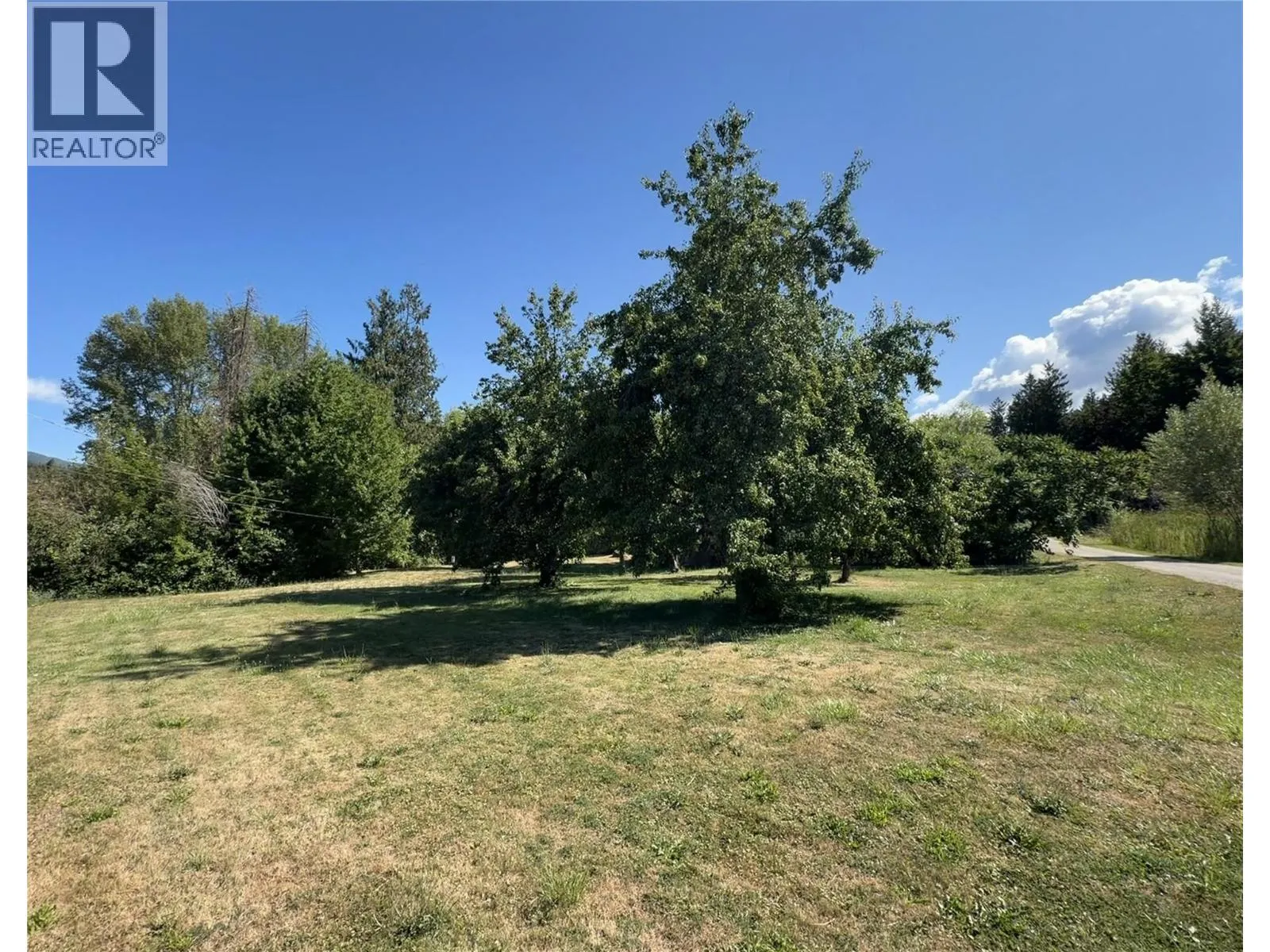 2370 Lakeshore Road NE