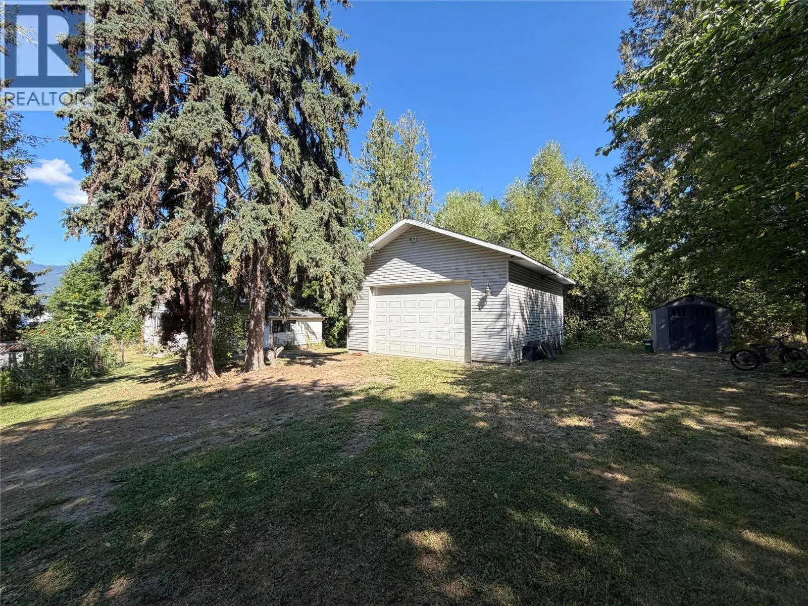 2370 Lakeshore Road NE