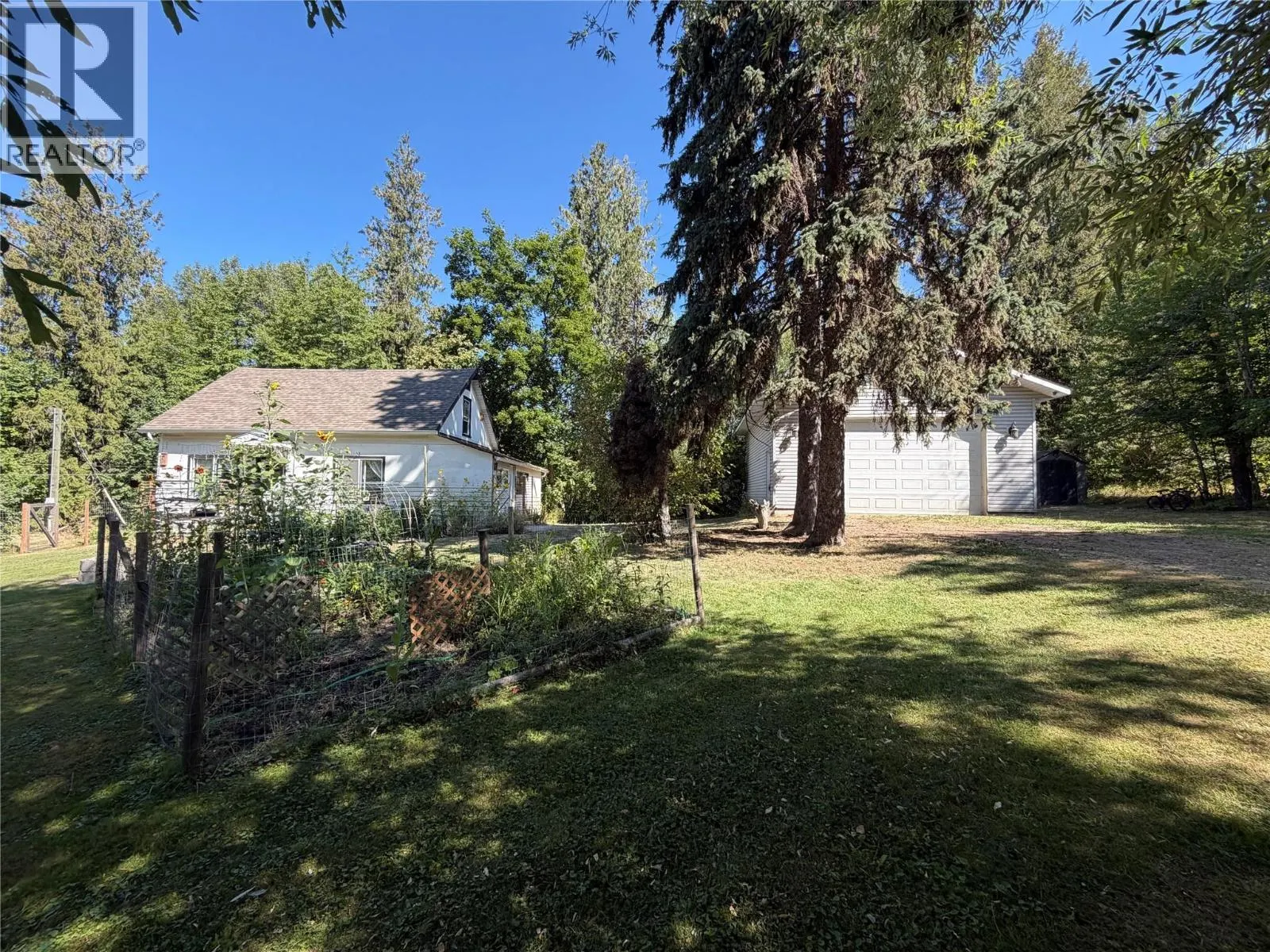 2370 Lakeshore Road NE