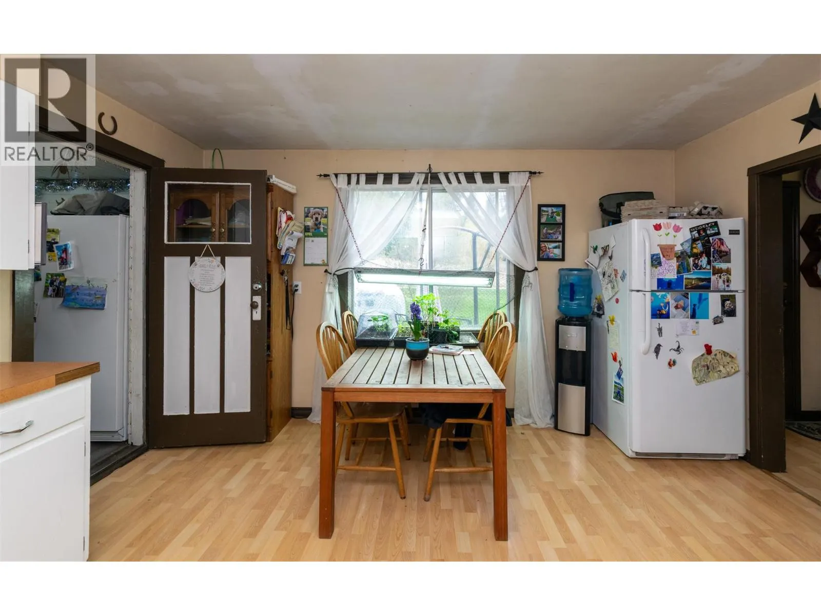 2370 Lakeshore Road NE