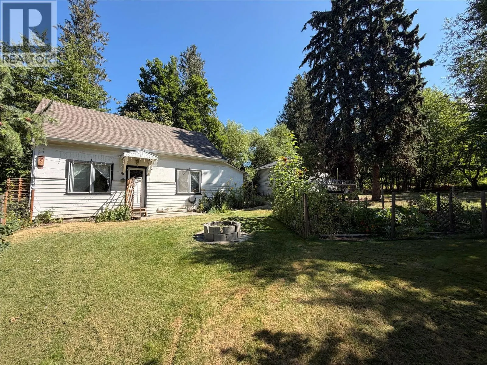 2370 Lakeshore Road NE