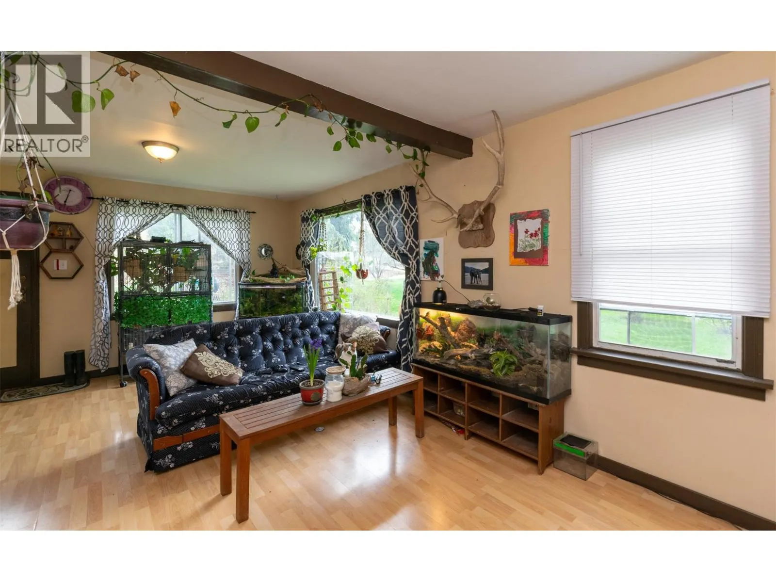 2370 Lakeshore Road NE