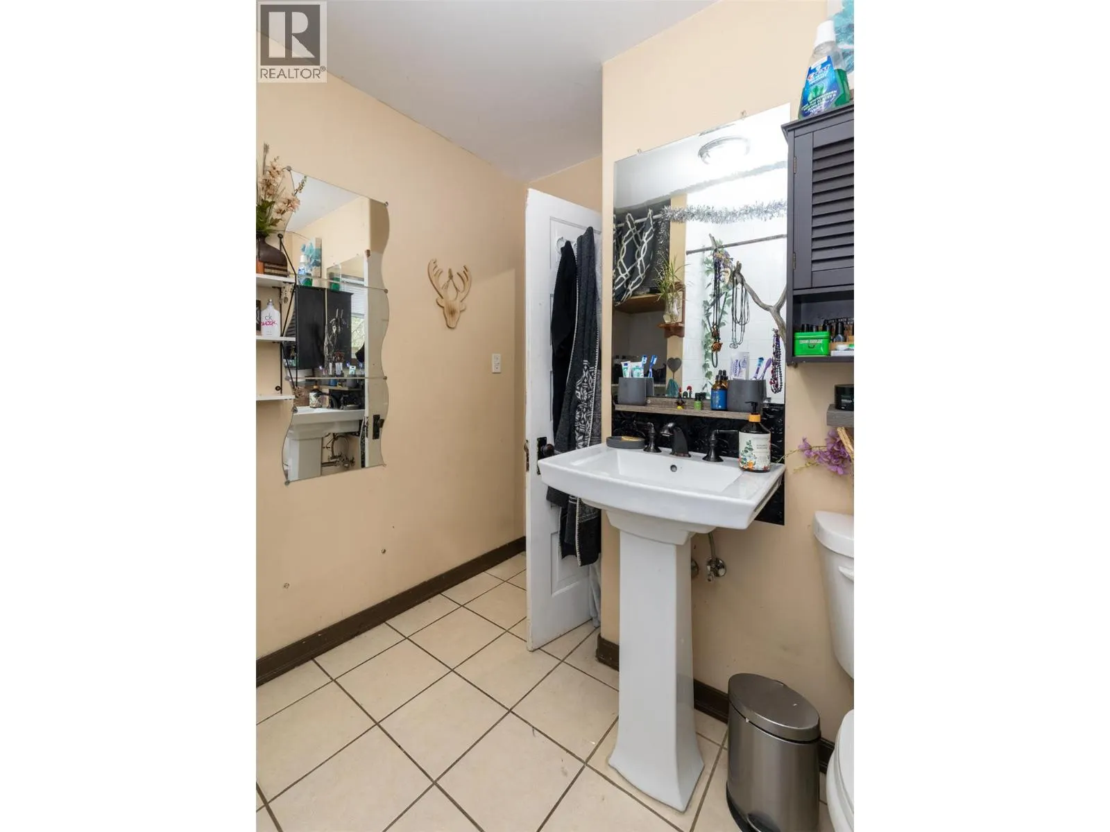 2370 Lakeshore Road NE