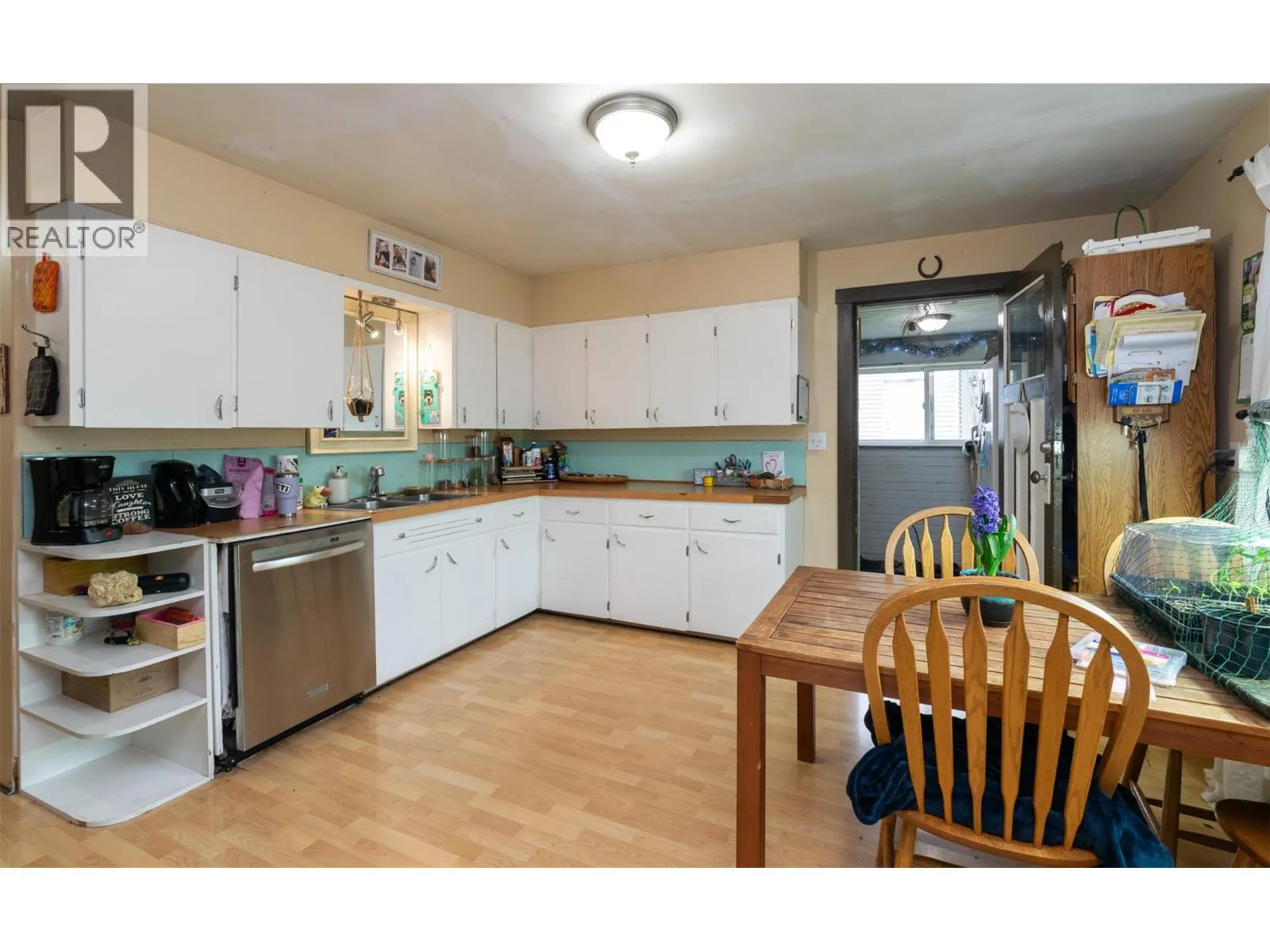 2370 Lakeshore Road NE
