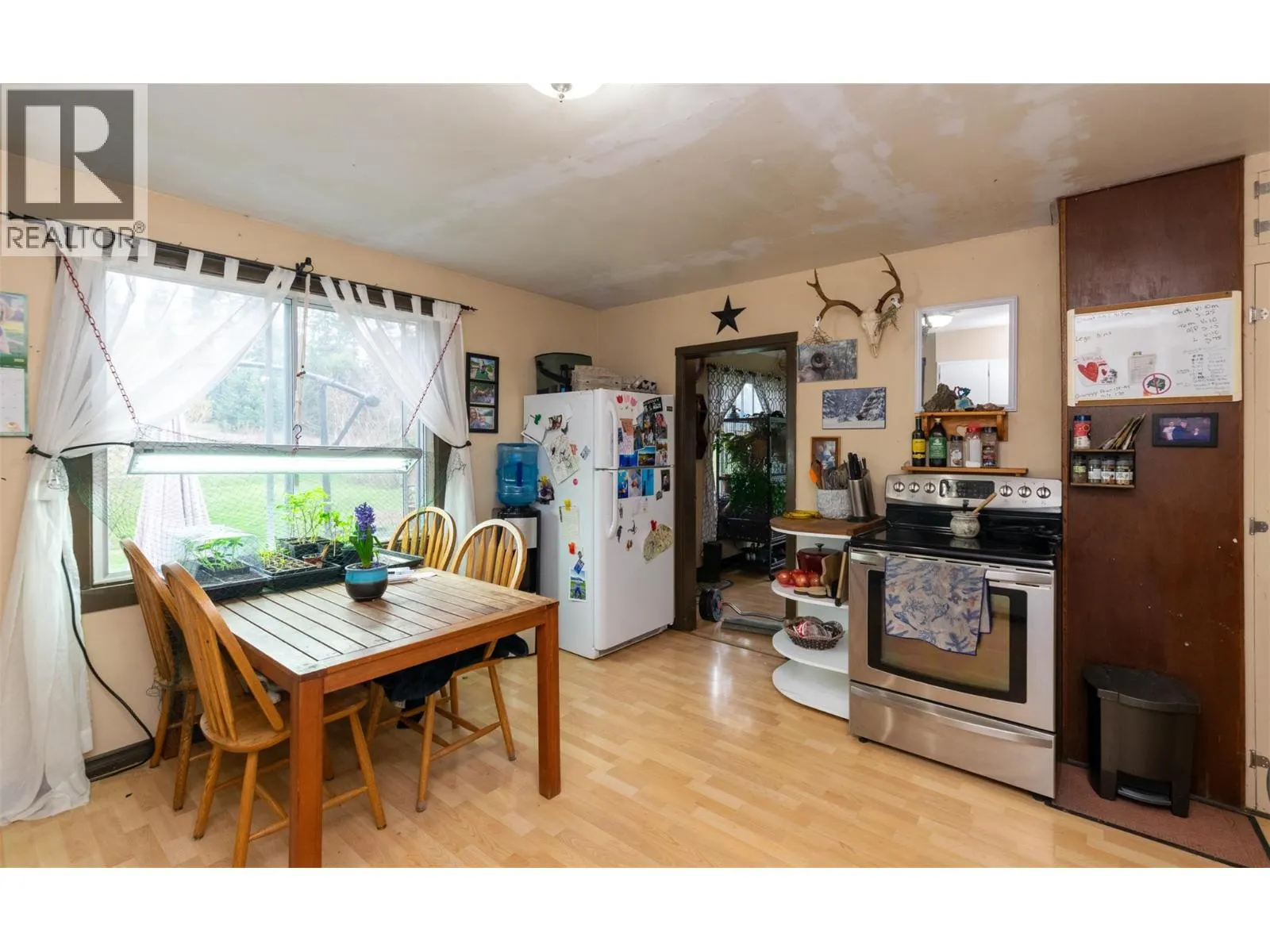 2370 Lakeshore Road NE