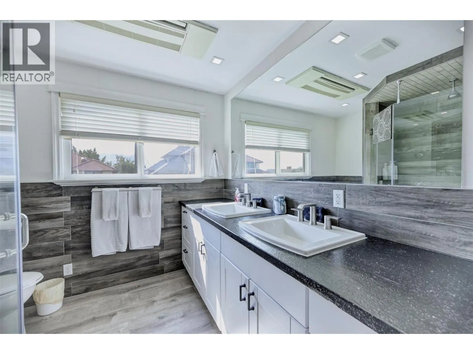 52 HARBOUR KEY Drive