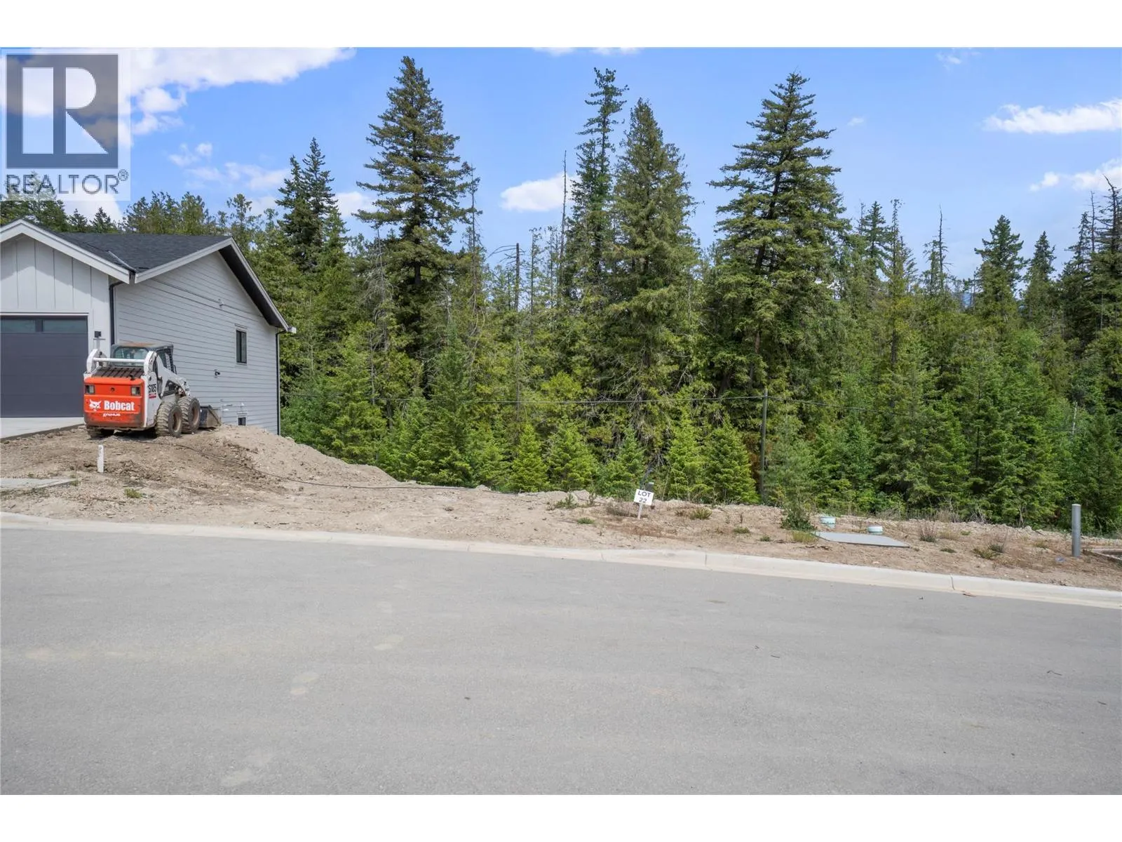 4231 69 Avenue NE