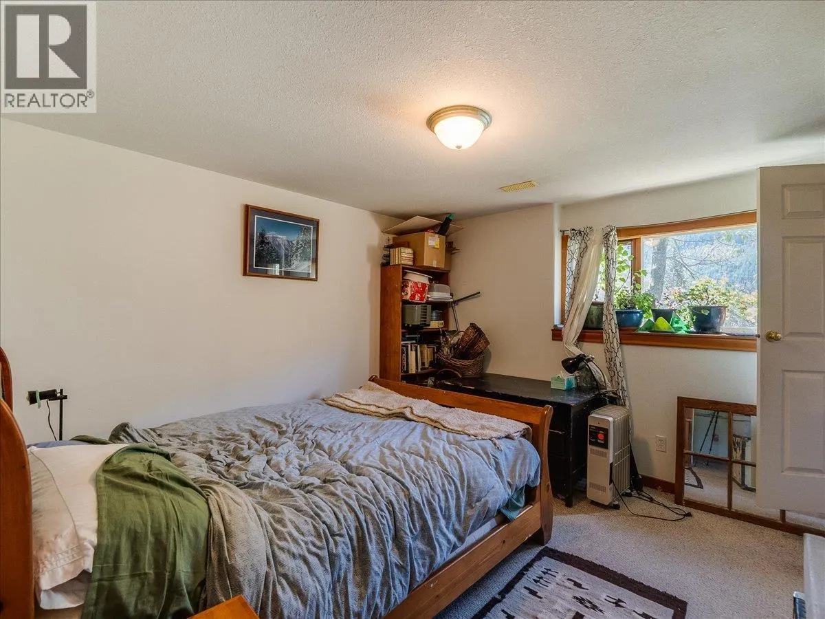 2960 UPPER SLOCAN PARK Road
