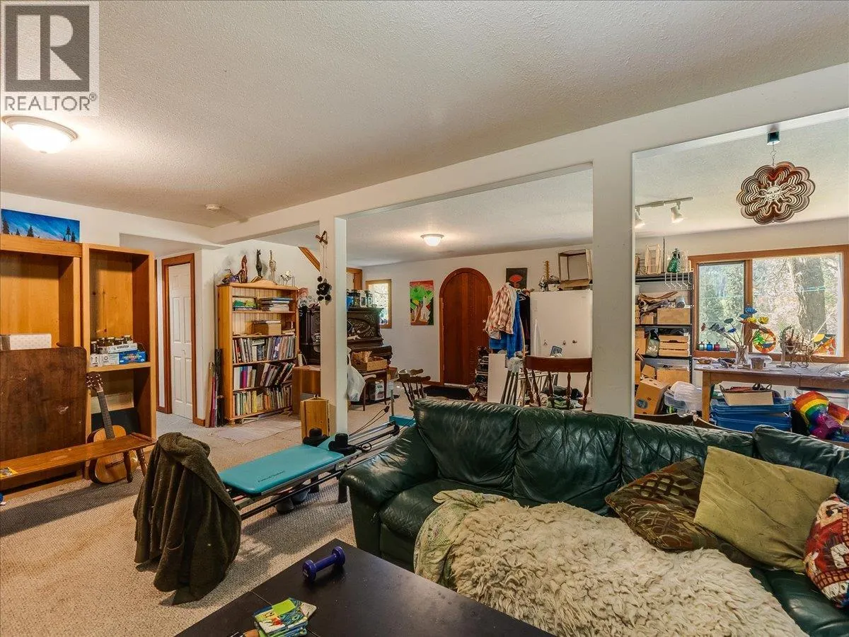 2960 UPPER SLOCAN PARK Road