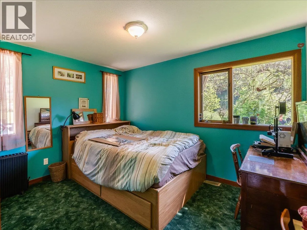 2960 UPPER SLOCAN PARK Road