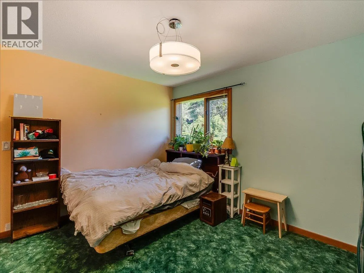 2960 UPPER SLOCAN PARK Road