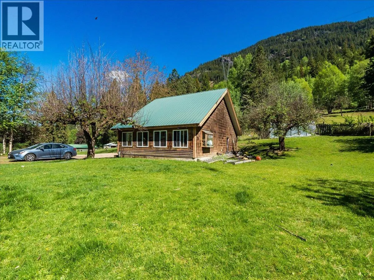 2960 UPPER SLOCAN PARK Road