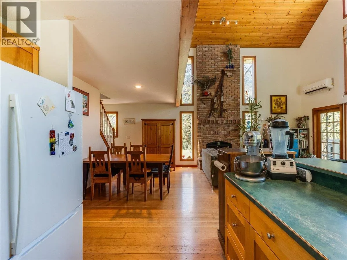 2960 UPPER SLOCAN PARK Road