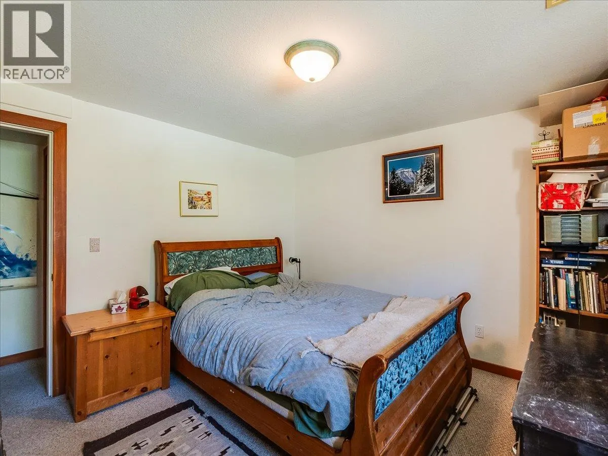 2960 UPPER SLOCAN PARK Road