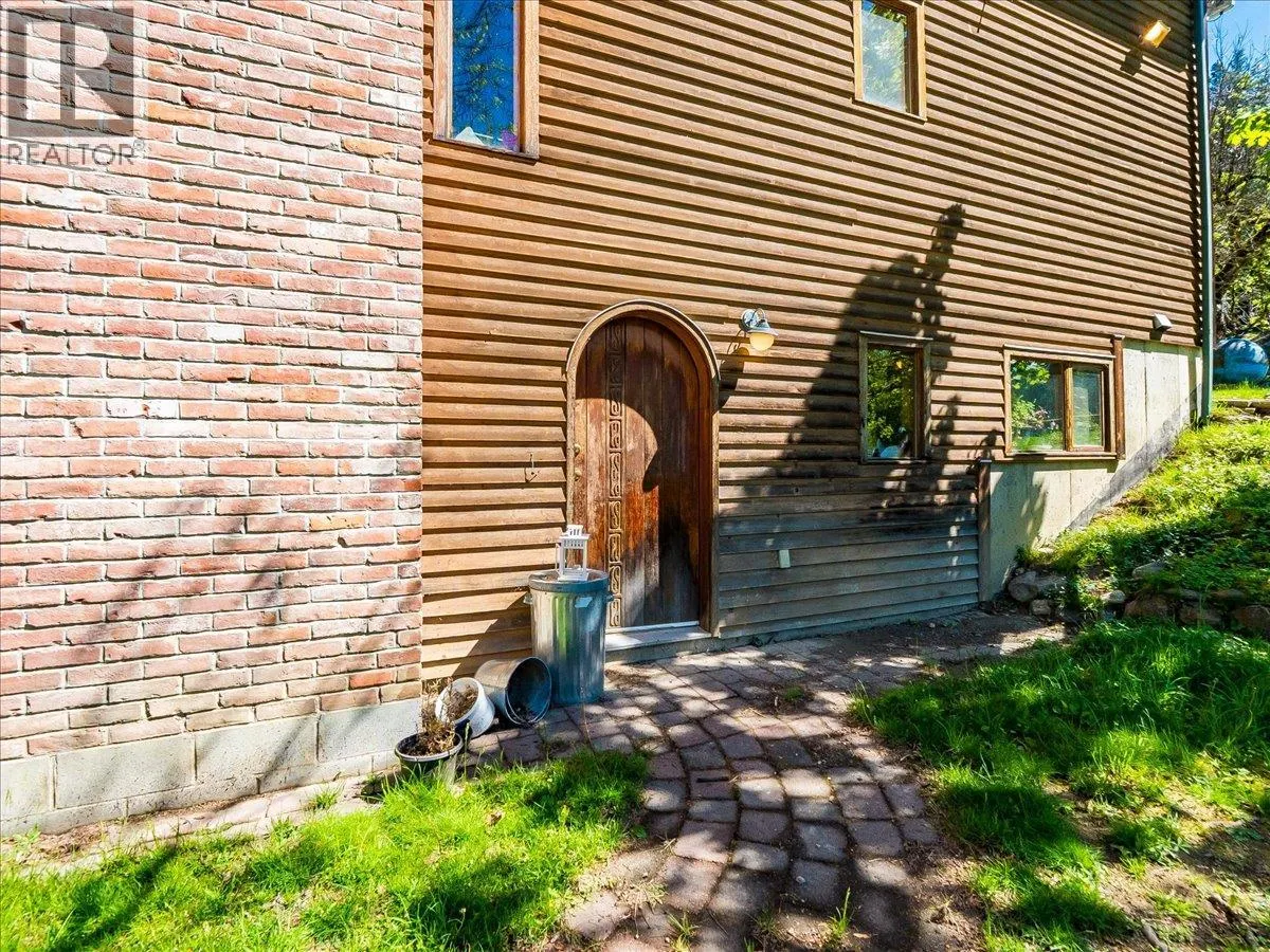 2960 UPPER SLOCAN PARK Road